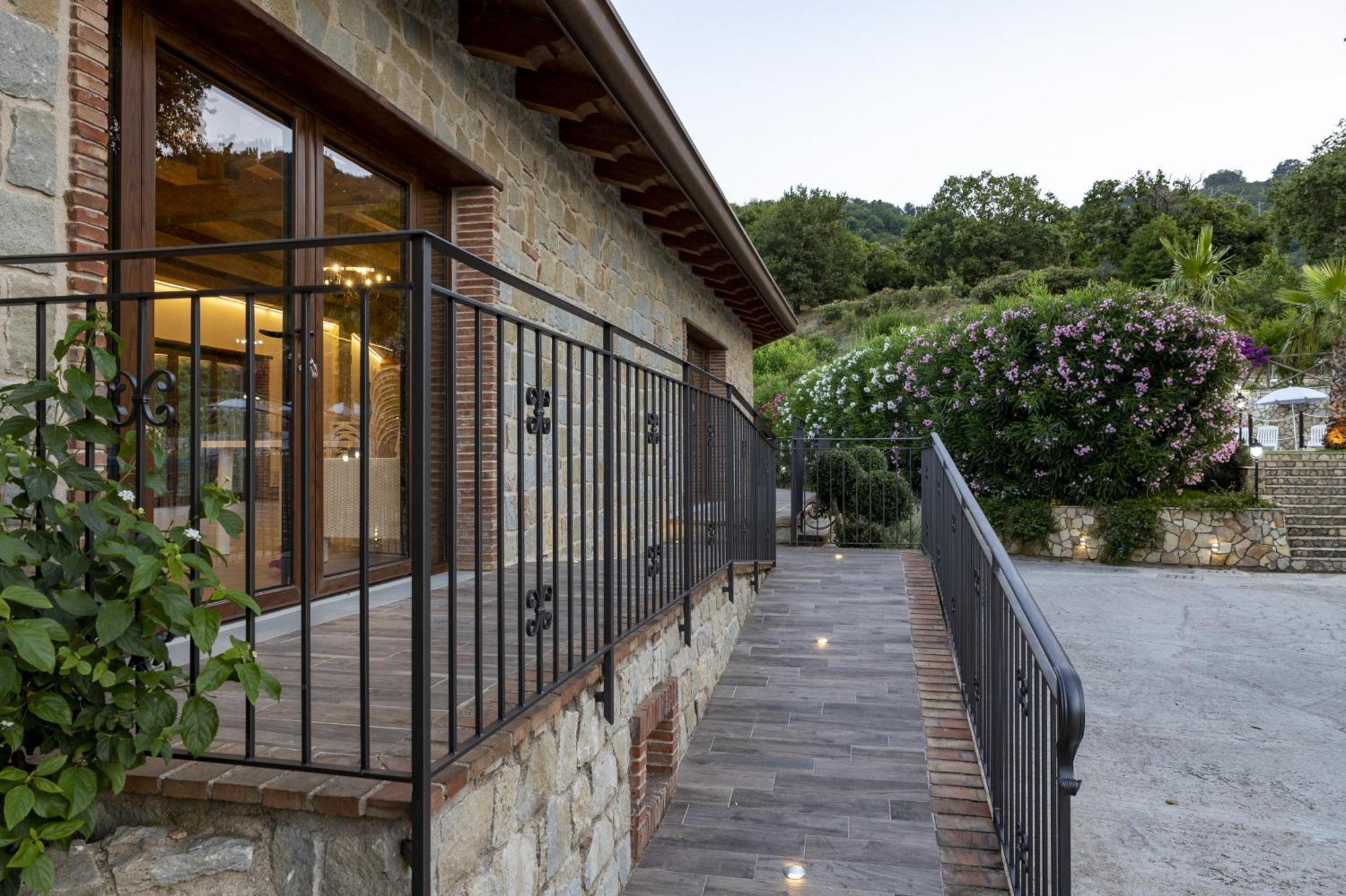 Arcaloro Villa